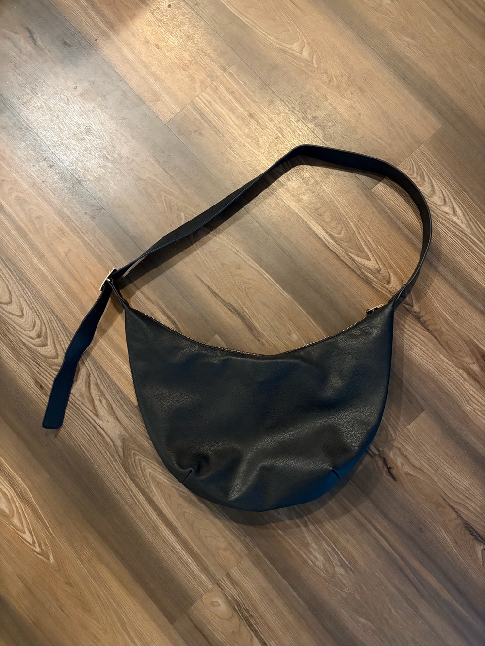 Universal Thread Minimal Black Crescent Shoulder Bag